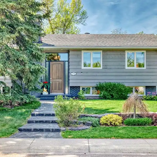 METICULOUSLY RENOVATED CHARMER