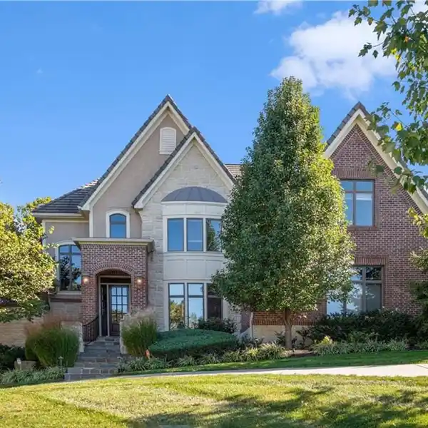 7,000 SQ FT LUXURY HOME WITH GOLF VIEWS