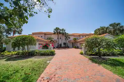 Spacious Condo at Grey Oaks Country Club