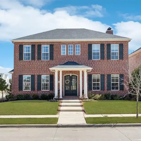 LUXURY AND CONVENIENCE IN DESIRABLE POINT VISTA