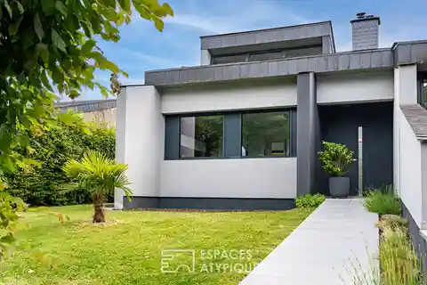 Contemporary Home in Sought-After La Chaine