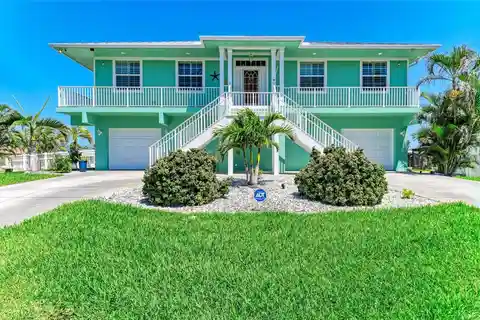 Exquisite Waterfront Home in Grove City