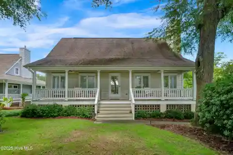 Stylish Home with Suite & Scenic Views