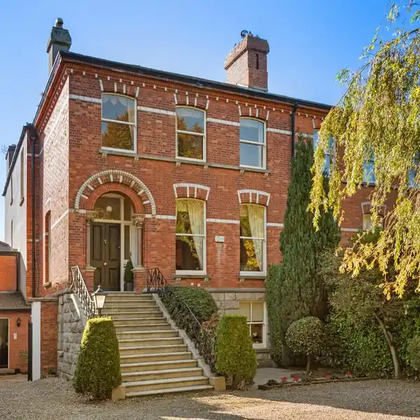 HANDSOME CIRCA 1830 VICTORIAN RESIDENCE