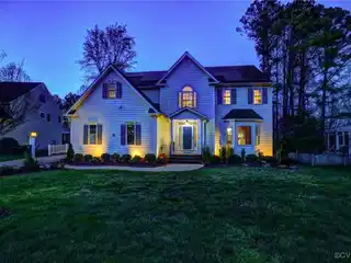 Meticulously Maintained Transitional Home