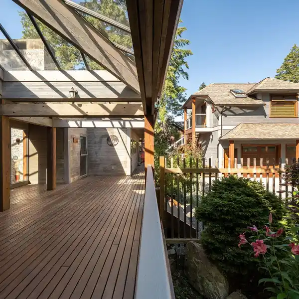 WEST COAST MODERN WITH STUNNING OCEAN VIEWS