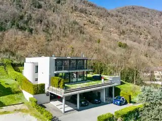 Modern Living in a Tranquil Setting