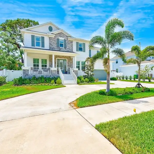 EXCEPTIONAL HOME IN SOUTH TAMPA