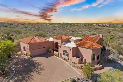 Elegant Desert Living with Lush Outdoor Serenity