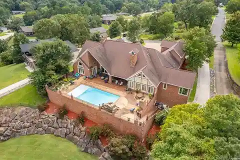 Luxury Lake Hamilton Retreat