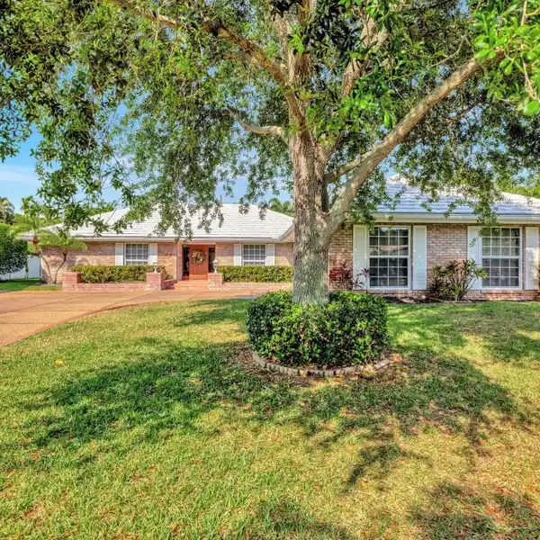 POOL HOME IN CORAL RIDGE COUNTRY CLUB