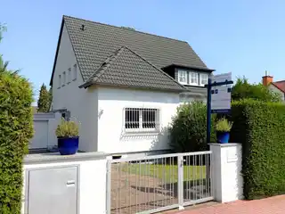 Detached Single-Family House in a Prime Residential Area