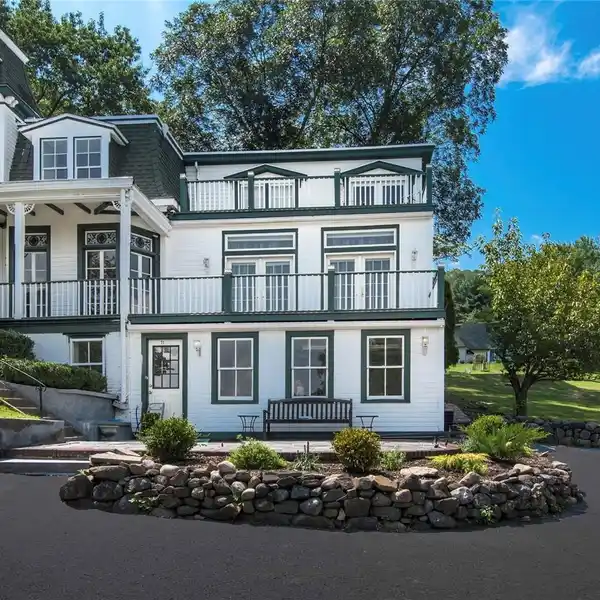 HISTORIC HUDSON RIVER ESTATE WITH MODERN LUXURY