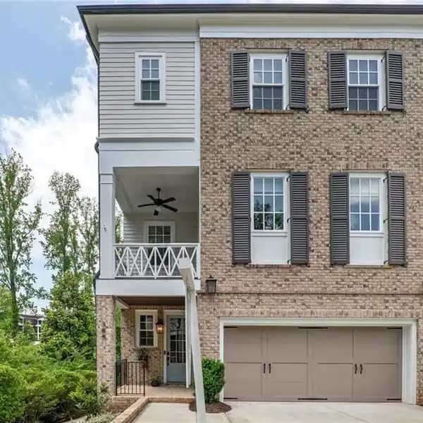 EXQUISITE RESIDENCE IN THE HEART OF DOWNTOWN ALPHARETTA