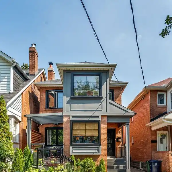 TURNKEY RECENTLY RENOVATED AND VERSATILE PROPERTY