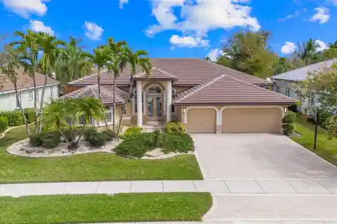 Gorgeous Waterfront Pool Home in the Heart of Coral Springs