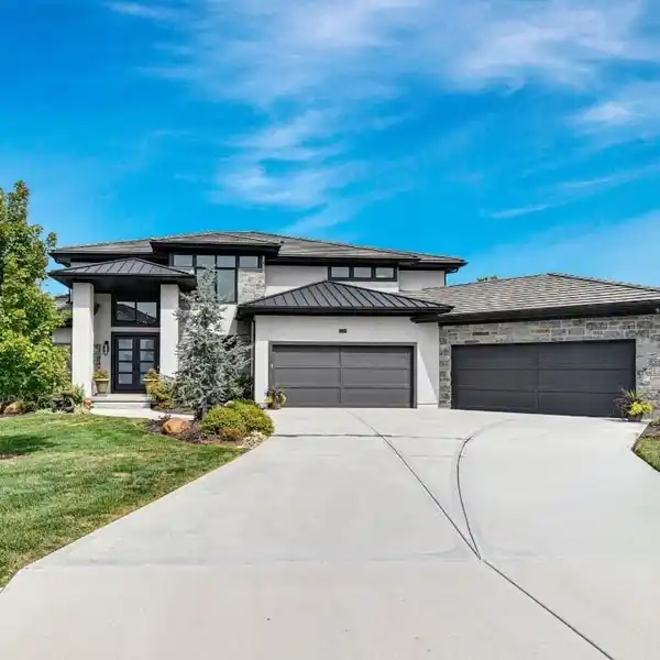 GORGEOUS HOME ON A QUIET CUL-DE-SAC