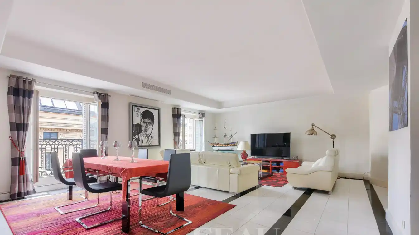 Five Bedroom Apartment in a Corner Building