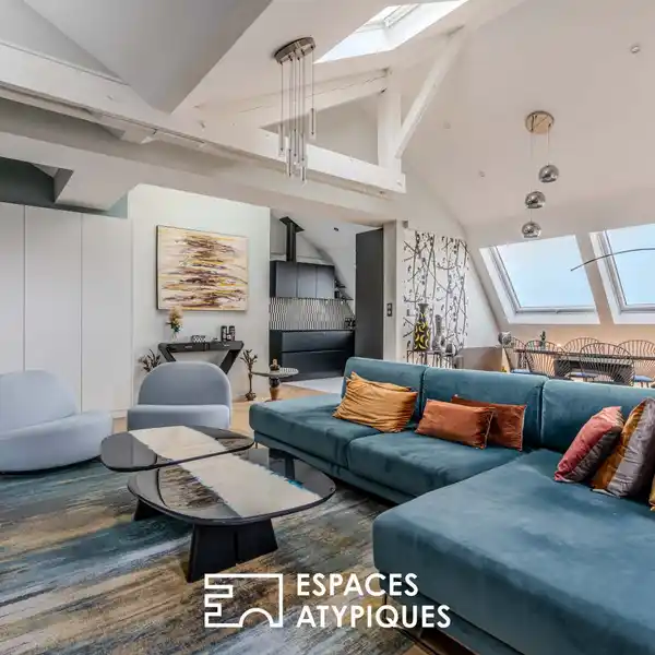 FULLY RENOVATED TOP-FLOOR APARTMENT