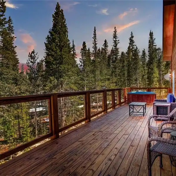 UNIQUELY INCREDIBLE NEWER MOUNTAIN HOME