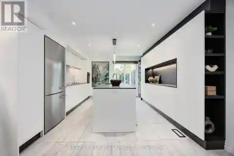 Luxury Townhouse with Private Outdoor Spaces