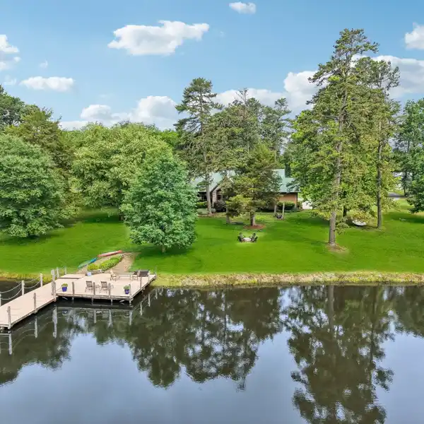 STUNNING 47-ACRE RETREAT