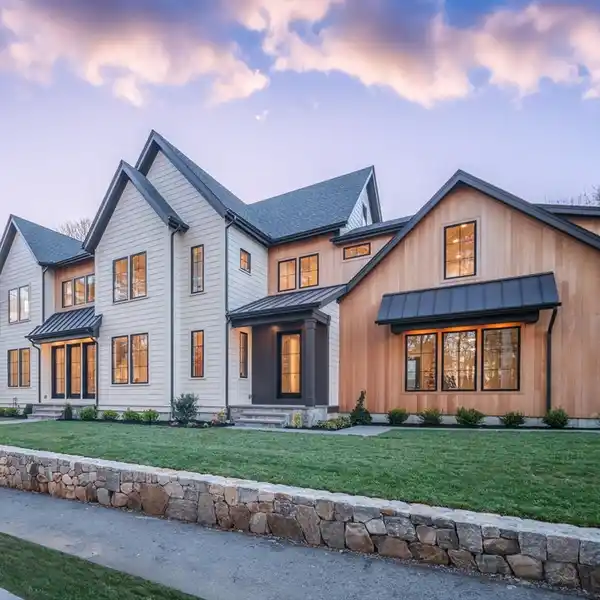NEW MODERN CONSTRUCTION BLENDING LUXURY AND CONVENIENCE
