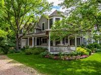 TIMELESS TRADITIONAL IN A FAIRYTALE SETTING