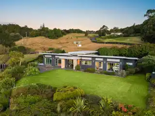 North-Facing Estate with Breathtaking Vistas