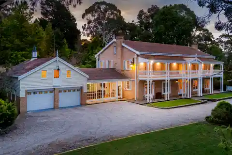 Extraordinary 10.5-Acre Estate