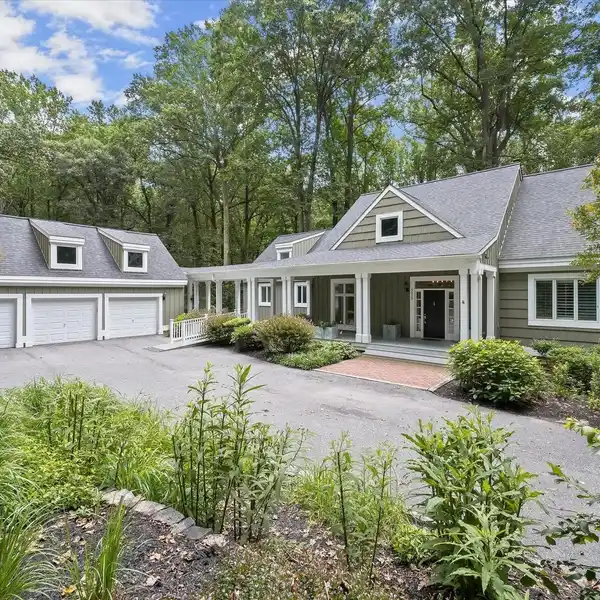 THE ULTIMATE PRIVATE RETREAT