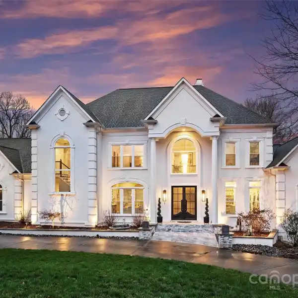 STUNNING RENOVATION IN POPULAR PIPER GLEN