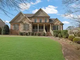 Craftsman Home Blending Elegance and Comfort