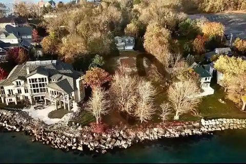 2.8 Acres on Lake Erie