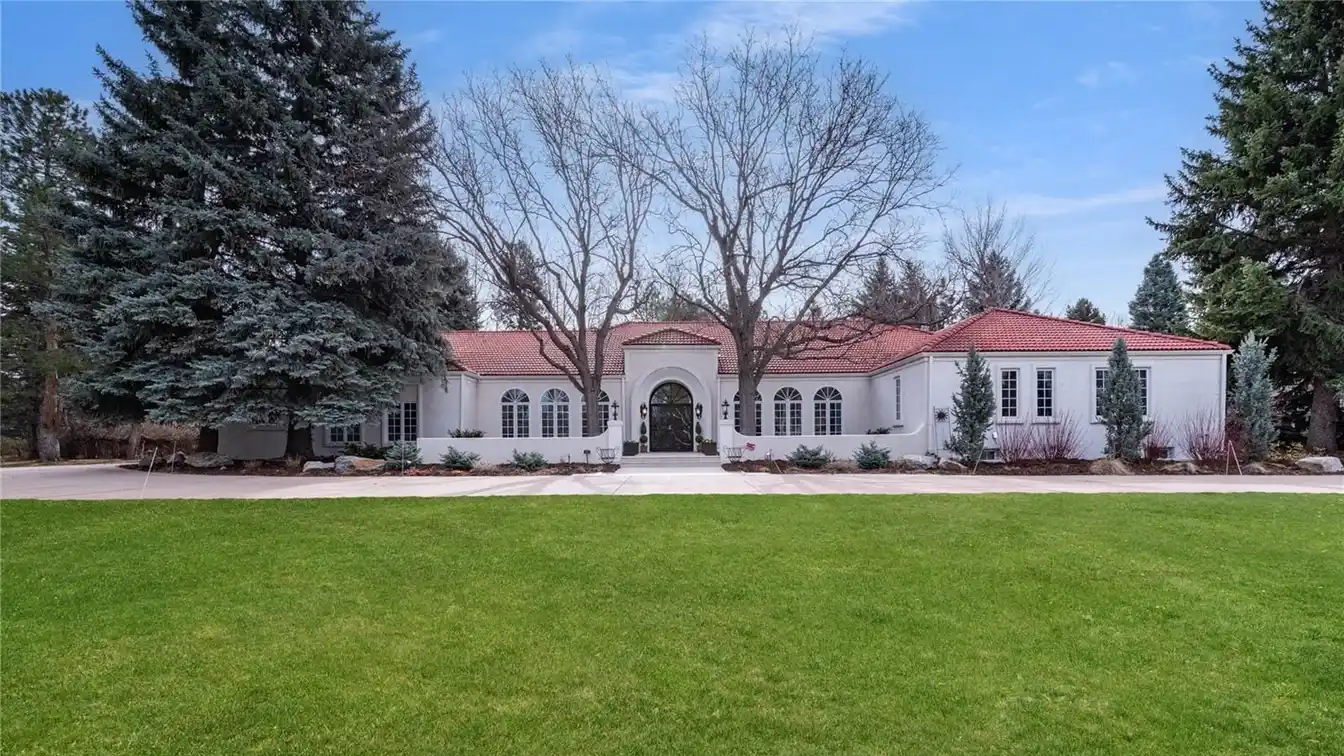 Luxurious Living in Cherry Hills Farm