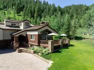 Delightful Mountain Residence in Exclusive Arrowhead