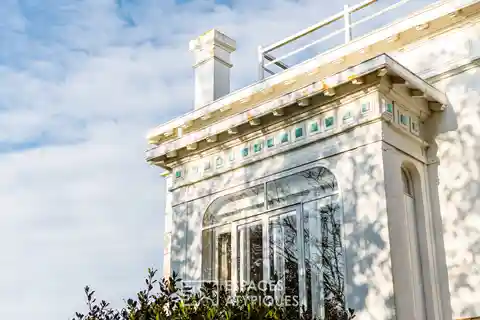 Bourgeois Villa in a Popular Residential Area