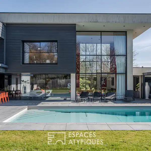 SLEEK VILLA WITH POOL AND JAPANESE GARDEN