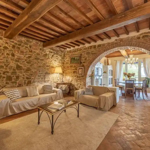 CHARMING FARMHOUSE IN A PICTURESQUE SETTING