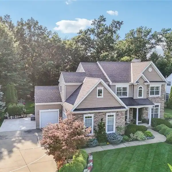 TURNKEY WESTWINDS BEAUTY WITH OUTDOOR OASIS