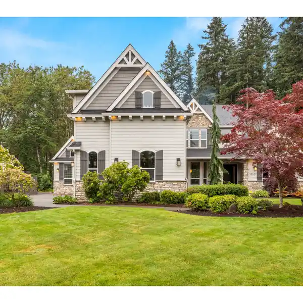 EXPANSIVE LUXURY HOME ON 1.5+ ACRES