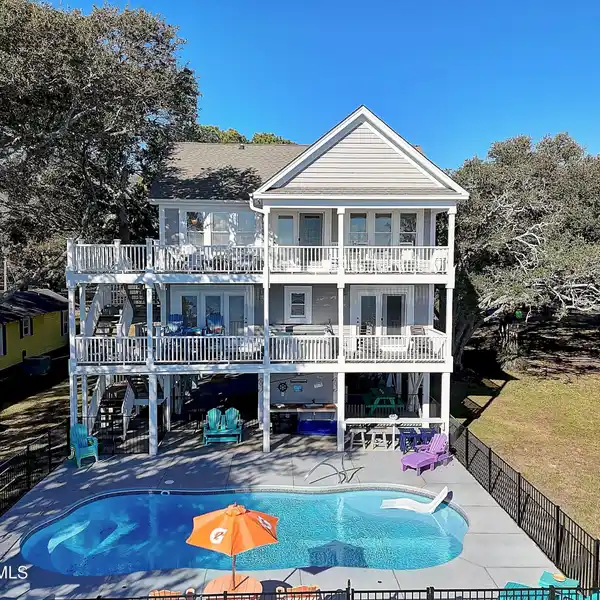 CUSTOM POOL HOME ON THE INTRACOASTAL