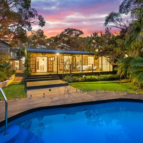 PEACEFUL ELANORA HEIGHTS HOME STEPS FROM NATURE