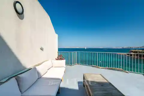 Exceptional Property with Panoramic Sea Views