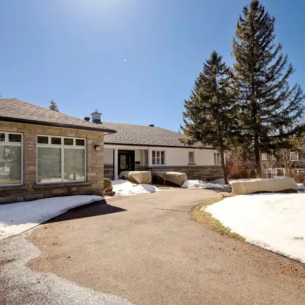 SUPER-SIZED BUNGALOW ON AN OVERSIZED LOT