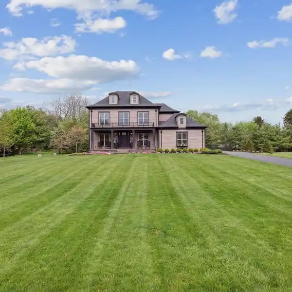 CUSTOM HOME IN DESIRABLE DARBY BRAESIDE