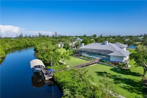 Seamless Indoor-Outdoor Florida Waterfront Living