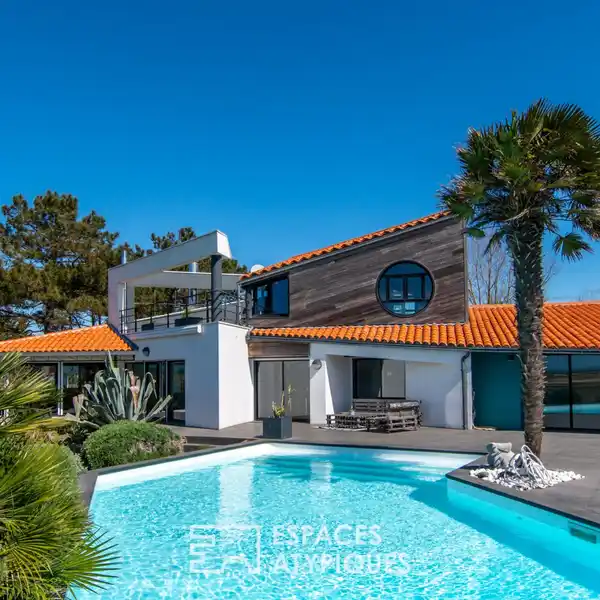 CONTEMPORARY VILLA WITH EXCEPTIONAL SEA VIEW