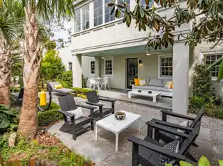 Rare Free-standing Carriage House