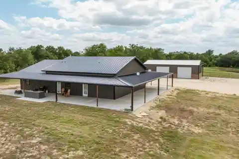 Beautiful Newly Built Barndominium on 21 Acres